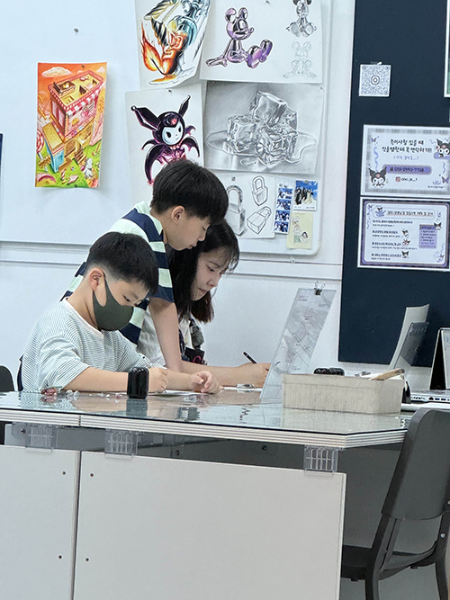 미술학원 전임 강사